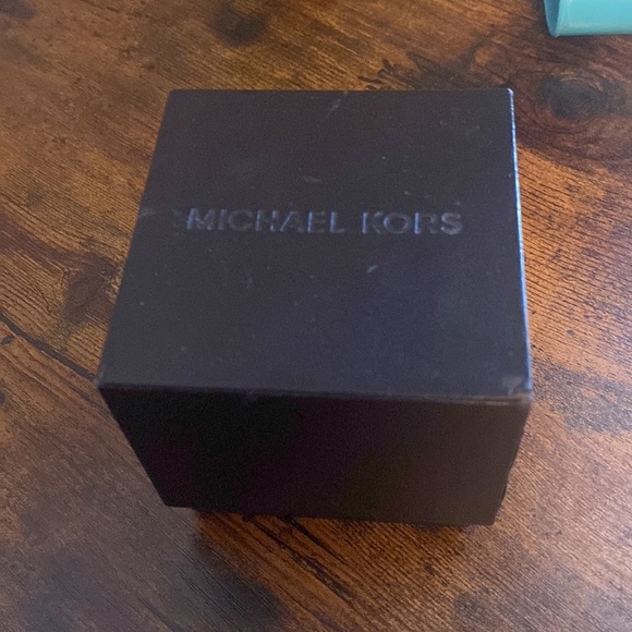 Michael Kors Rose Gold Watch - Picture 5 of 5